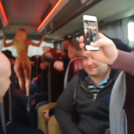 Luchthaven shuttle terugweg met sexy stripster